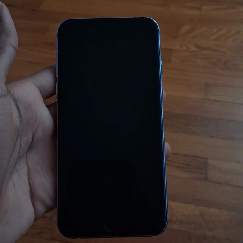Apple Iphone S PSW LOCKED